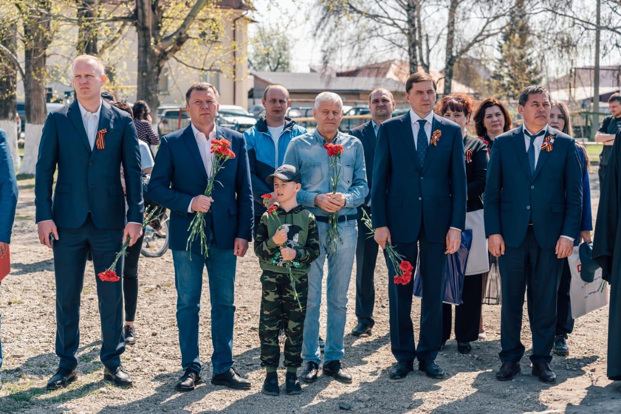 Фото «Монумент памяти» открыли у школы № 138 в Балластном микрорайоне Новосибирска 2